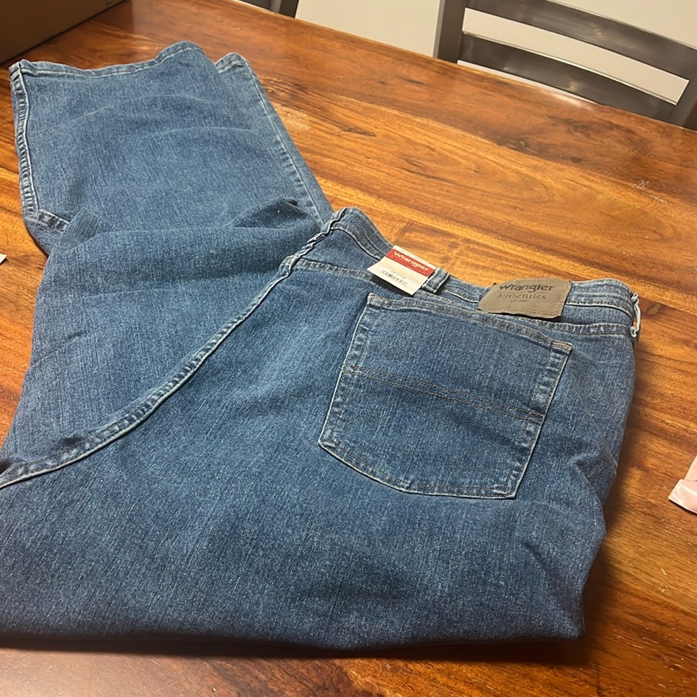 New W/Tags Wrangler Authentics Men's Regular Fit Comfort Flex -  Size 48x32